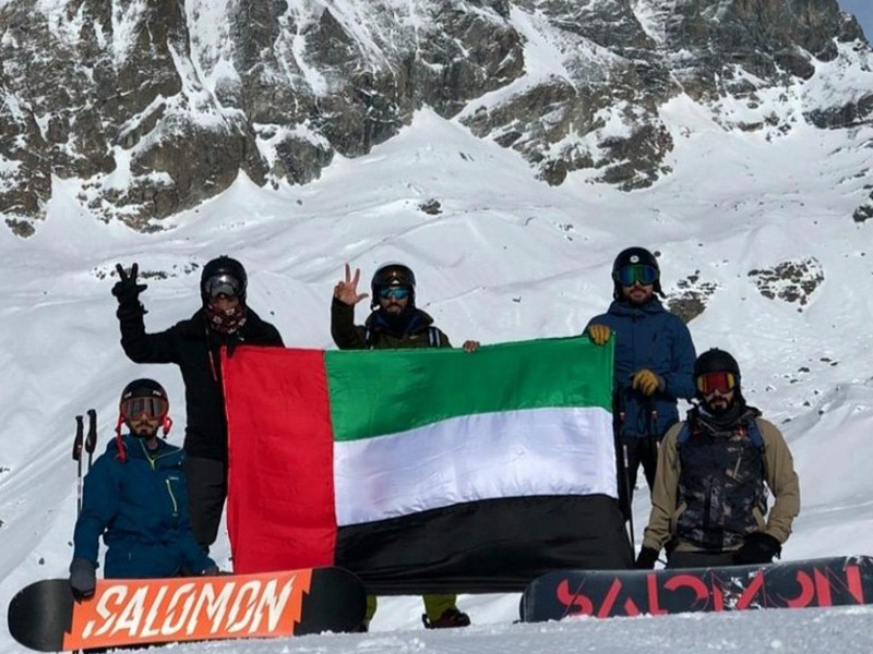 قمة "دي بيكليت" بفرنسا تتزين بعلم الإمارات